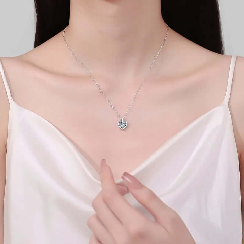 Women's Gorgeous 925 Sterling Silver Necklace - Stunning Heart Shaped 2 Carat Moissanite ❤️