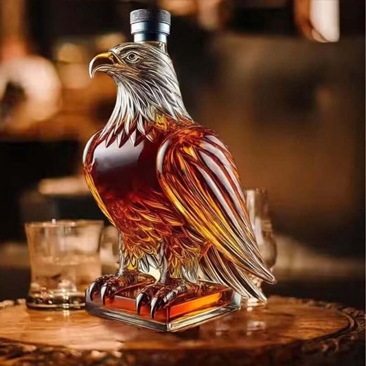 Majestic Eagle Glass Decanter - Ideal Giftable 🎁 Exquisite Glass Bottle, Perfect Entertainment Novelty & Decor
