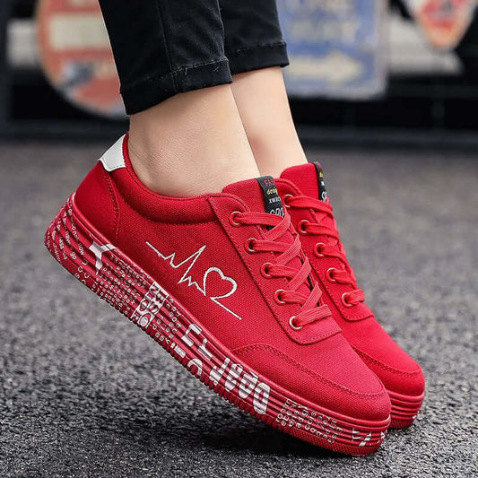 Sporty Round Toe Platform Sneakers - Durable, Popular Heart ❤️ Print Graphic