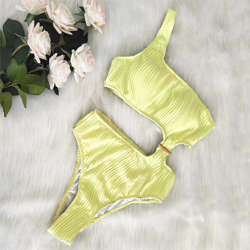 Sexy One Shoulder Solid Color Swimsuit 🩱Unique Design and Striated Pattern