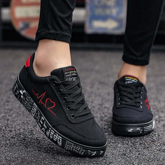Sporty Round Toe Platform Sneakers - Durable, Popular Heart ❤️ Print Graphic