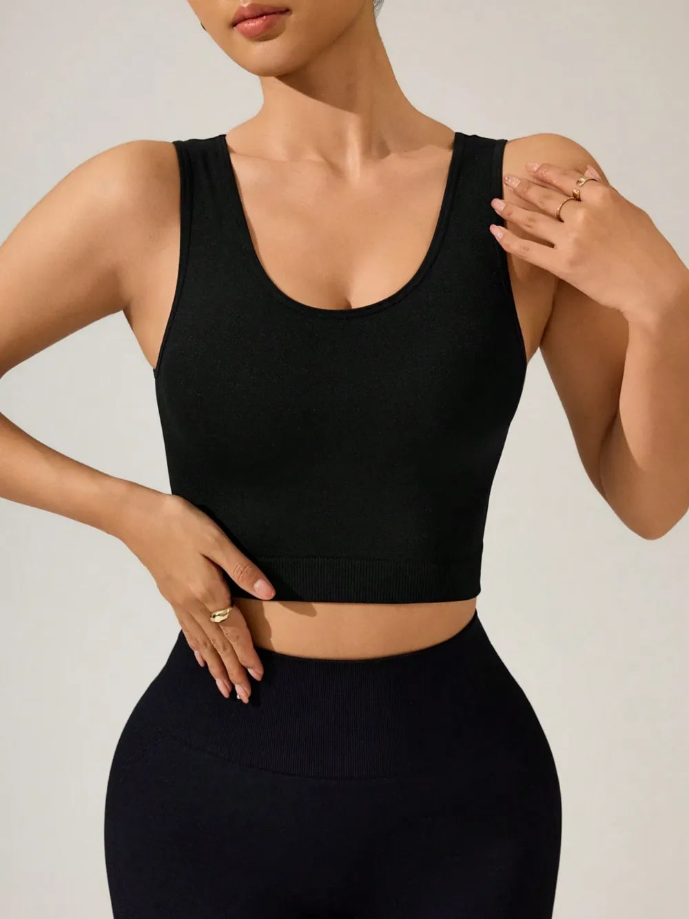 Women's Sporty Crisscross Cropped Active Tank - Fitness, Yoga, and Gym Ready ! 🧘‍♀️💪