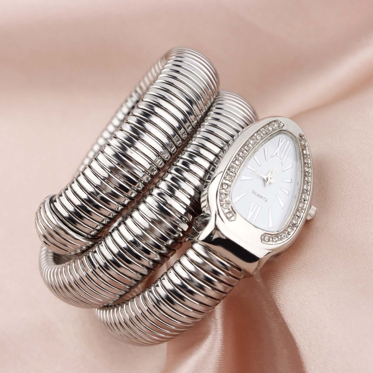 Women's Chic Snake Shaped Watch - Creative Quartz Fashion Bracelet in 4 Color Options