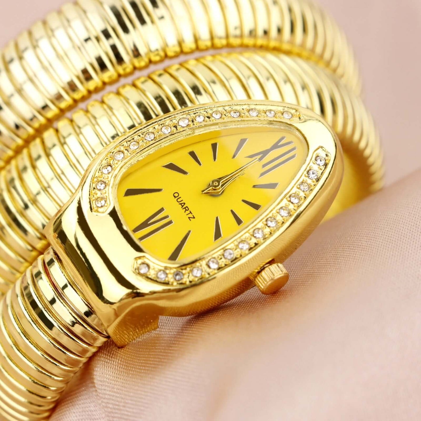 Women's Chic Snake Shaped Watch - Creative Quartz Fashion Bracelet in 4 Color Options