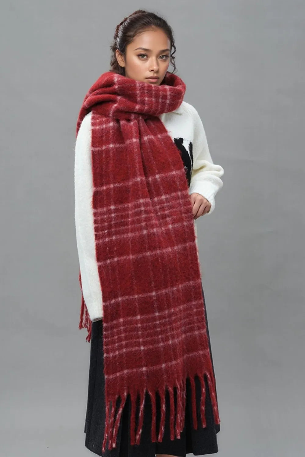 GIANT Cozy Sheep's Wool Scarf - Plaid Thermal with Fringes, Grab 2, Save More ! 🧣✂️🔖