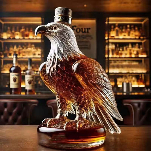 Majestic Eagle Glass Decanter - Ideal Giftable 🎁 Exquisite Glass Bottle, Perfect Entertainment Novelty & Decor