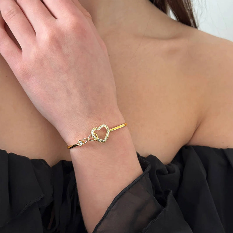 Beautiful Gold or Silver Zircon Hollow Heart Bracelet - Adjustable Keepsake, Great Gift ! 💝