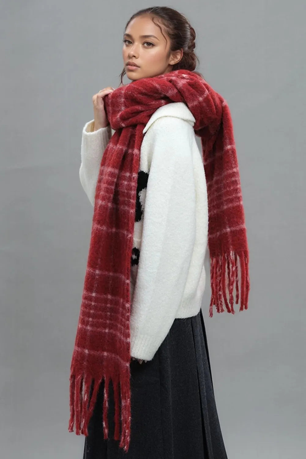 GIANT Cozy Sheep's Wool Scarf - Plaid Thermal with Fringes, Grab 2, Save More ! 🧣✂️🔖