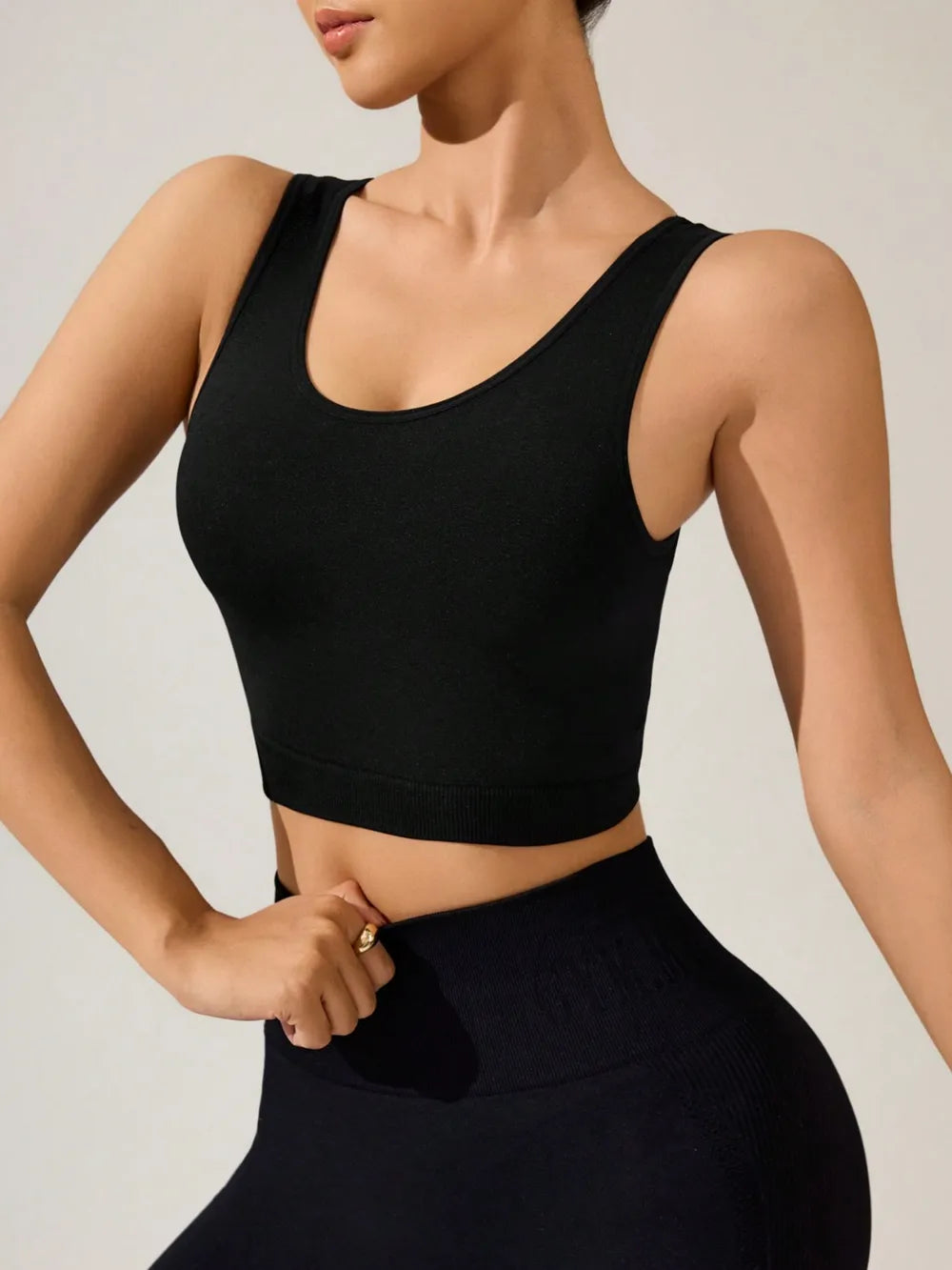 Women's Sporty Crisscross Cropped Active Tank - Fitness, Yoga, and Gym Ready ! 🧘‍♀️💪