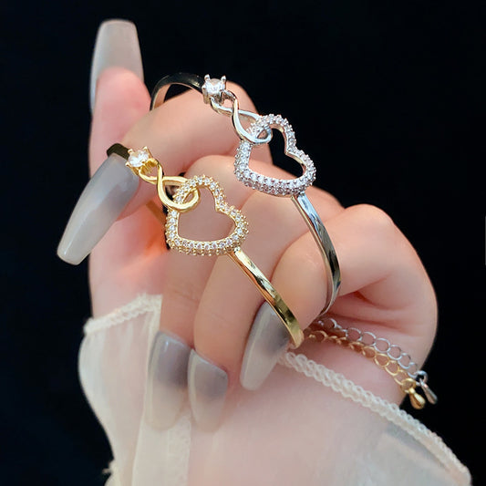 Beautiful Gold or Silver Zircon Hollow Heart Bracelet - Adjustable Keepsake, Great Gift ! 💝