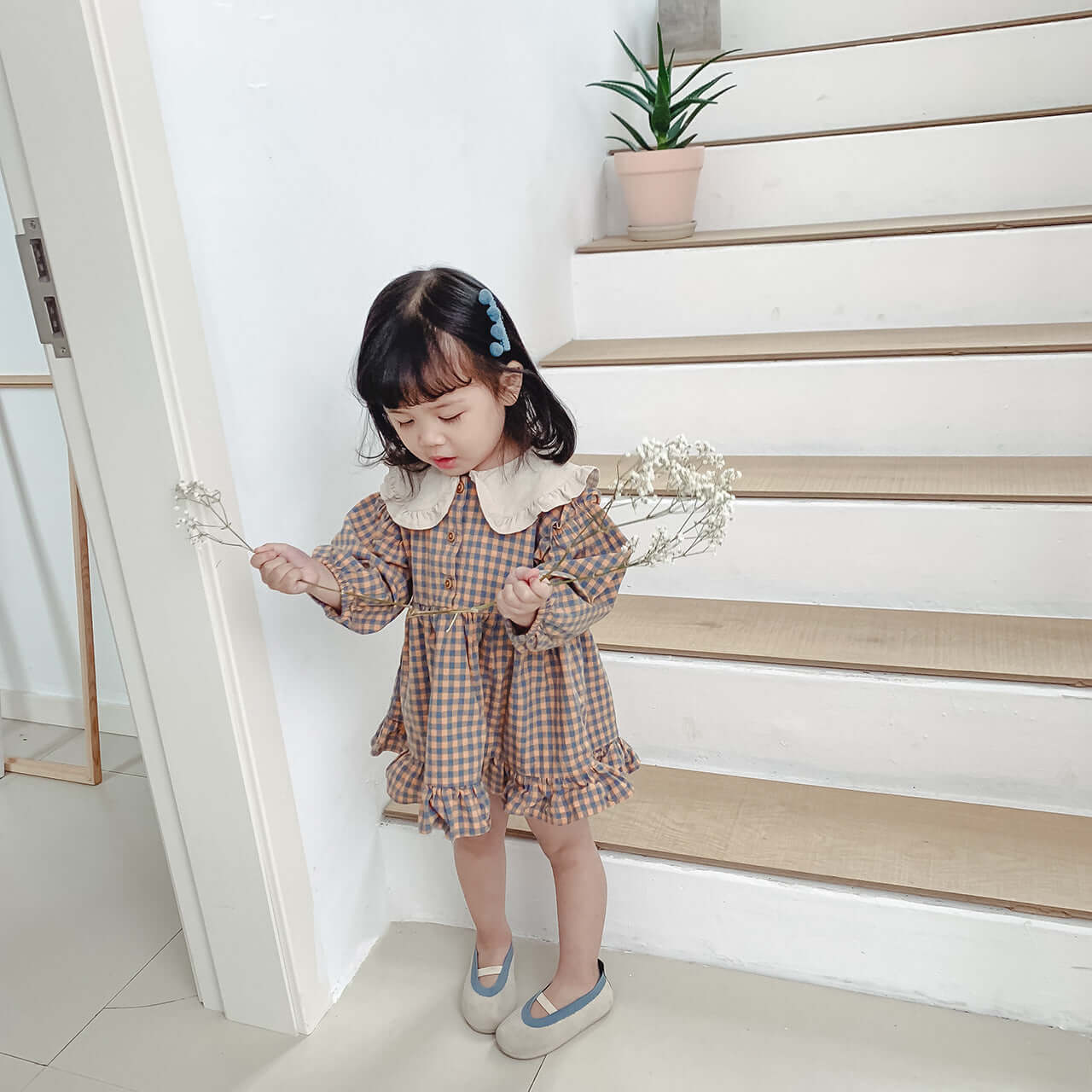 Girls dress 2022 new children's clothing children's Korean version plaid cotton and linen princess skirt lotus leaf collar children's skirt