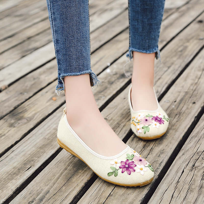 Handmade old Beijing cloth shoes national wind embroidery shoes flat linen women single shoes ancient wind day ladies factory direct supply