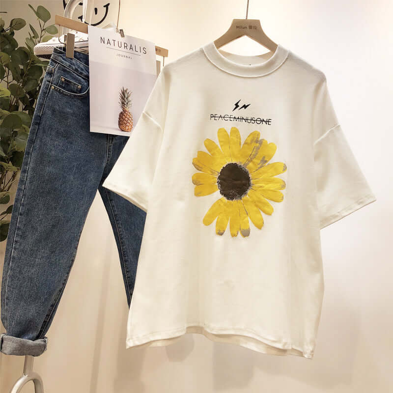 Net red super fire short sleeve small daisy t-shirt female half sleeve 2021 new Korean version of the loose clothes INS tide summer