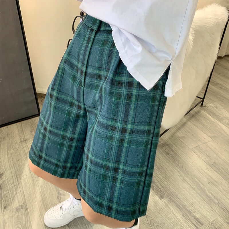 Small fragrance 2021 summer new straight five pants female port taste female INS shorts female high waist plaid pants 3133