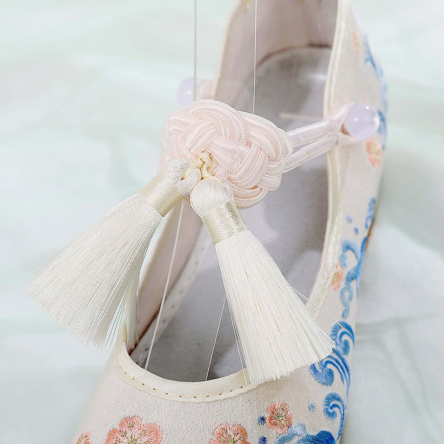 Hai Ling spring and summer antique embroidery shoes women's Suhan elements new with costume original Chinese suit shoes high heel shoes