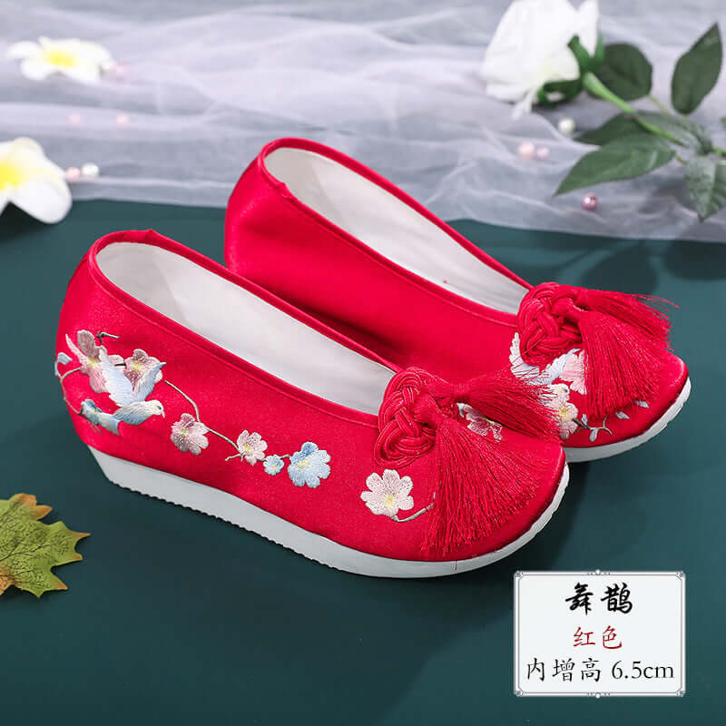 Dance new ancient wind Chinese clothes shoes, thick bottom, Su embroidery shoes, cute small animals, with antiques shoes