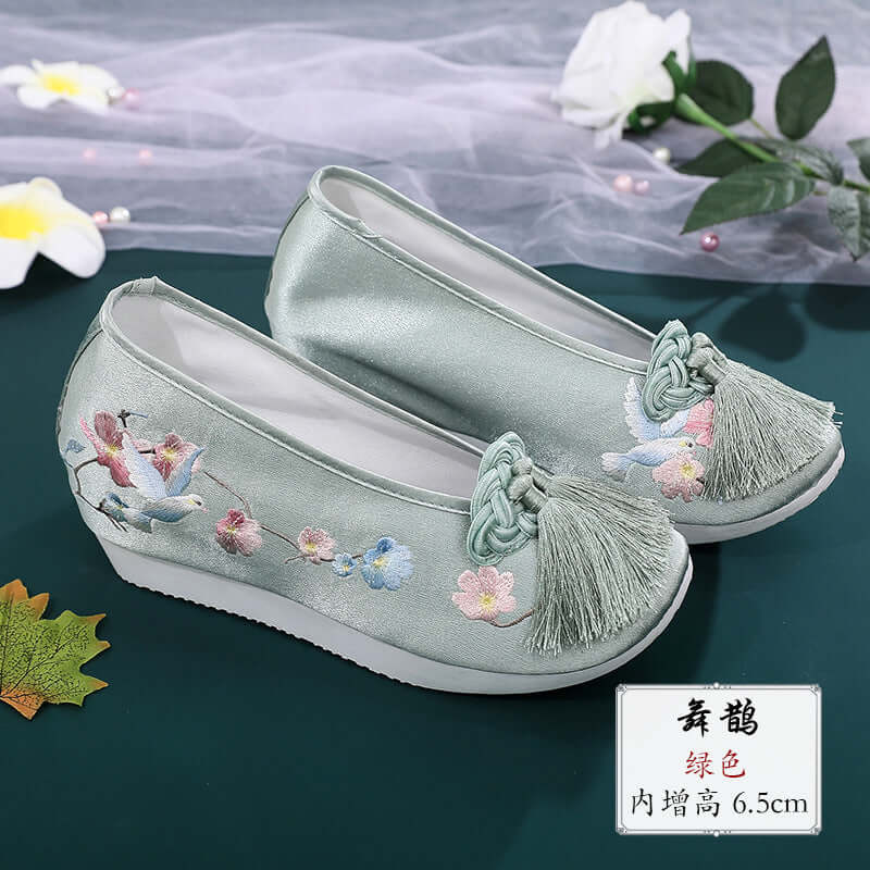 Dance new ancient wind Chinese clothes shoes, thick bottom, Su embroidery shoes, cute small animals, with antiques shoes