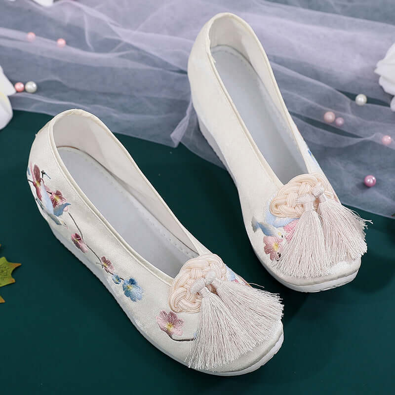 Dance new ancient wind Chinese clothes shoes, thick bottom, Su embroidery shoes, cute small animals, with antiques shoes