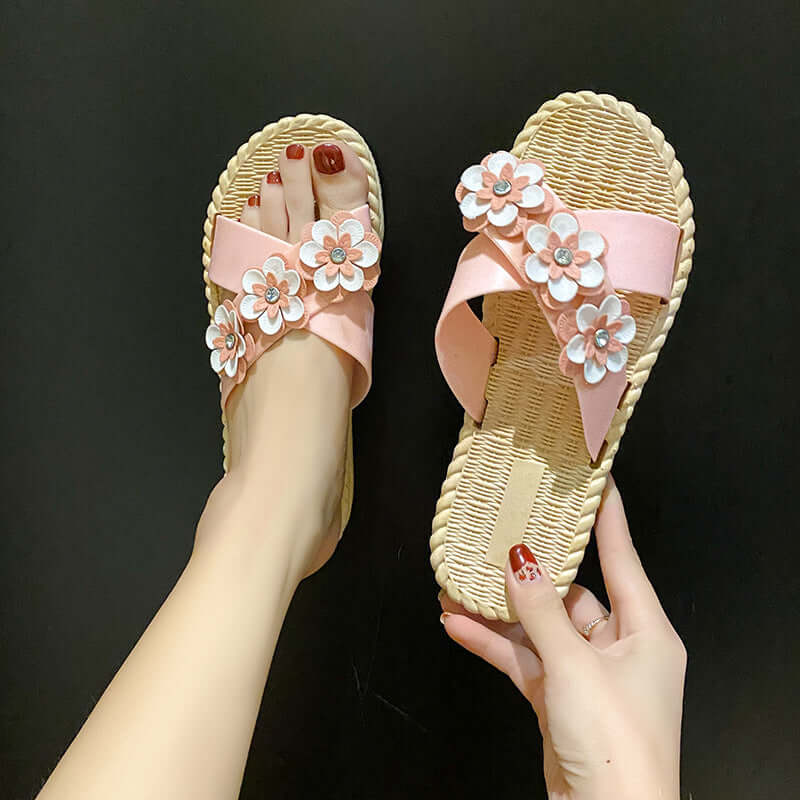 Slippers female wear 2021 new cross bow flat bottom customs sandals female summer cross-border bear slippers female