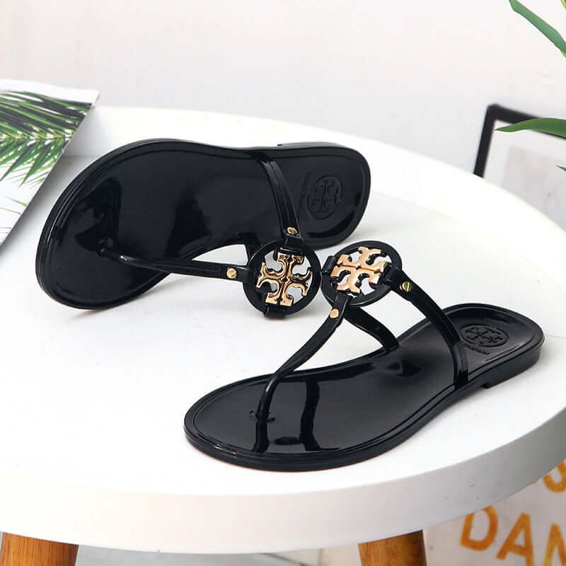 2022 Summer New Style Beach Sandals And Slippers With Toe Metal Buckle Crystal Jelly Fashion Designer Woman Flip Flops Slipper