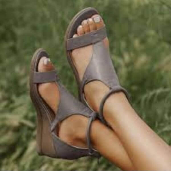 Women's Open Toe Roman Style Sandals - Heightened Wedge