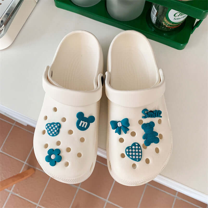 Hole shoes ins cute cartoon strawberry bear girl heart Baotou soft bottom thick bottom outerwear stepping on feces feeling sandals and slippers for women