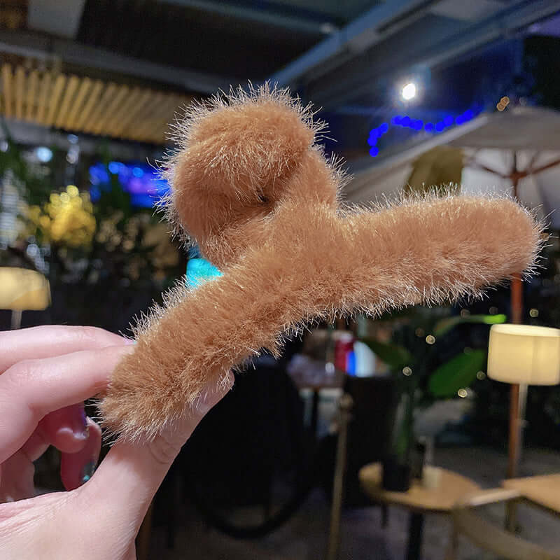 Hairpool plush grip 2021 new female Maoqiu winter large shark hair card back brain spoon clip head