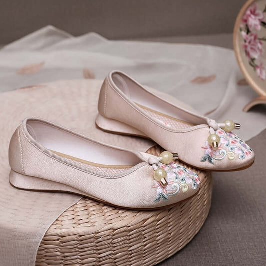 New embroidered shoes summer women's old Beijing cloth shoes national wind low with Chinese wind currennial single shoes fashion pointed shoes