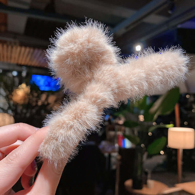 Hairpool plush grip 2021 new female Maoqiu winter large shark hair card back brain spoon clip head