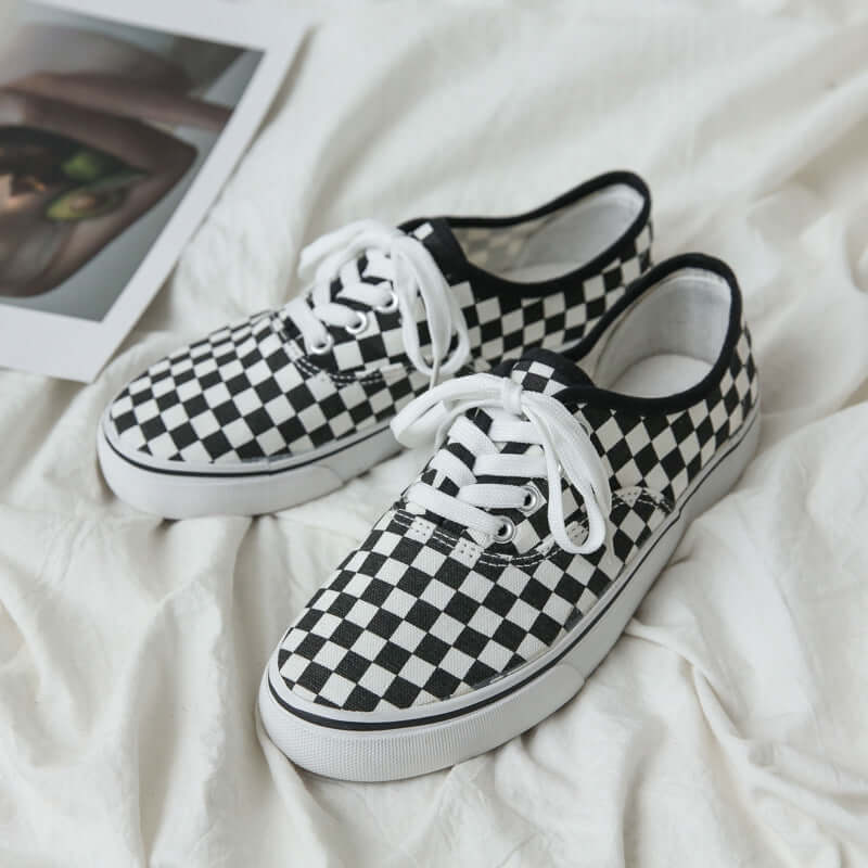 Korean version of the trend a foot lazy shoes men's spring new ulzzang black and white plaid canvas shoes couple shoes shoes