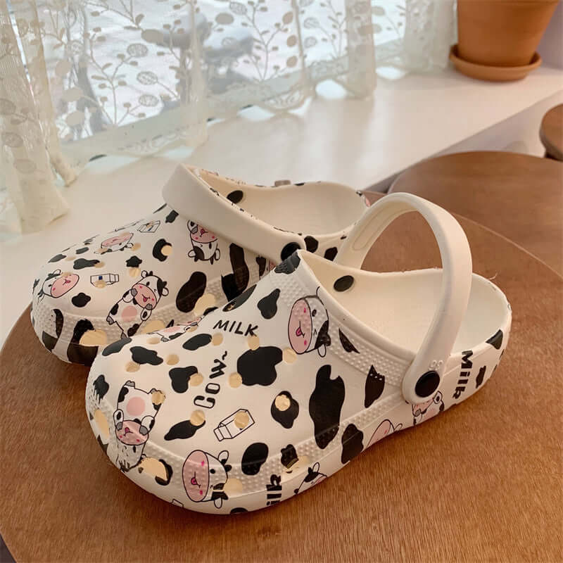 Hole shoes ins cute cartoon strawberry bear girl heart Baotou soft bottom thick bottom outerwear stepping on feces feeling sandals and slippers for women