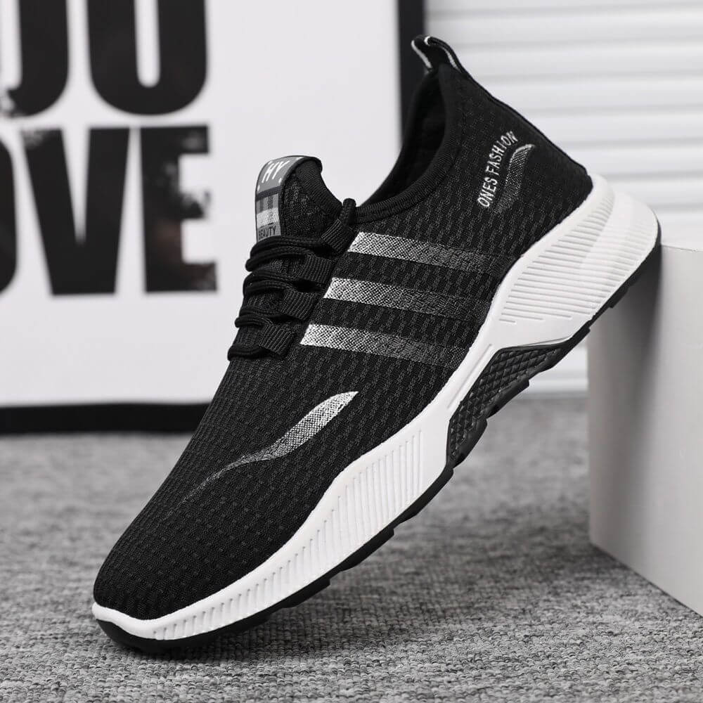 Men's shoes 2021 new spring breathable lightweight casual shoes Korean version of summer running shoes men's sports shoes