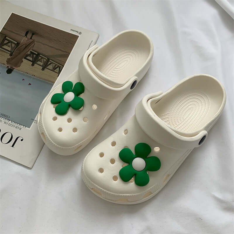 Hole shoes ins cute cartoon strawberry bear girl heart Baotou soft bottom thick bottom outerwear stepping on feces feeling sandals and slippers for women