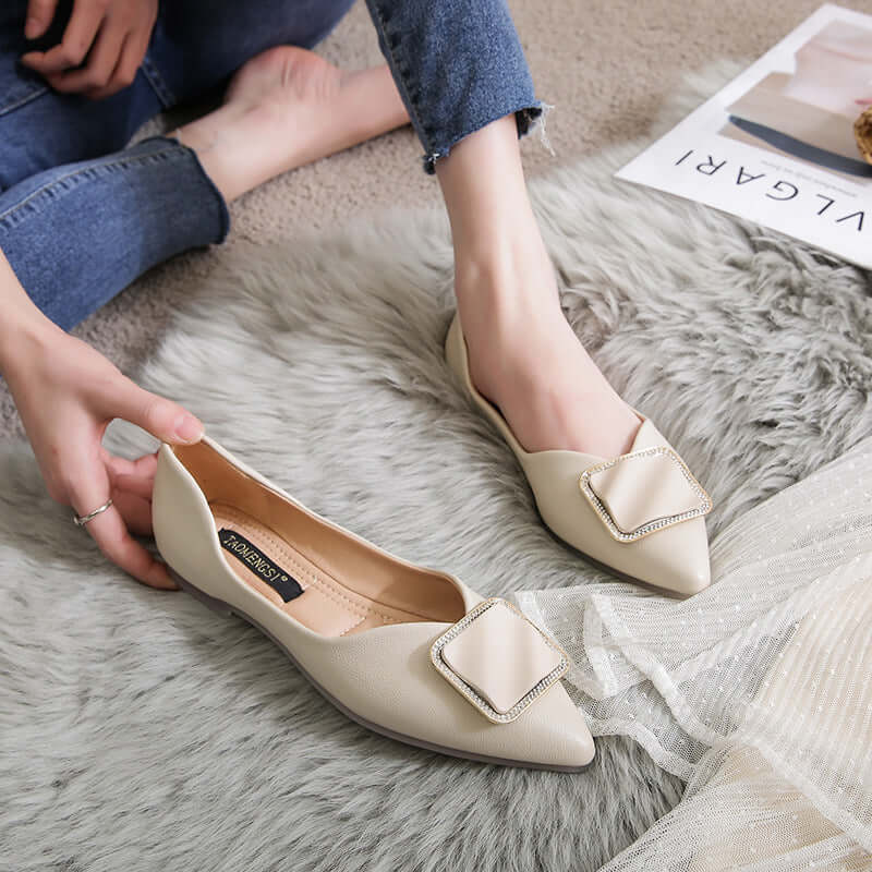 Small fragrance Korean shoes children 2021 new flat single shoes women's hollow large size pointed wear peas shoes female 43