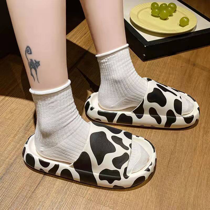 Cute cow slippers female summer Korean version ins tide stepping on shit feeling home with bath sandals outside wear wholesale