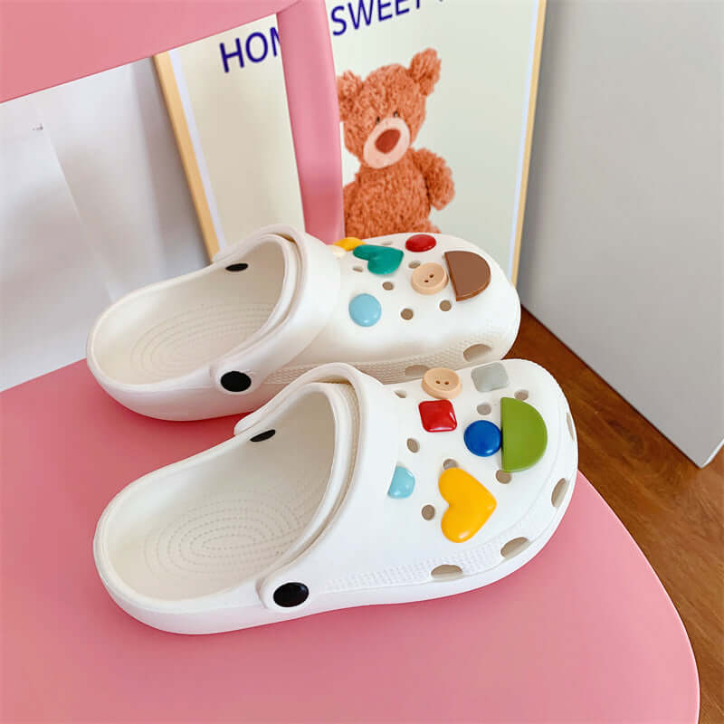 Hole shoes ins cute cartoon strawberry bear girl heart Baotou soft bottom thick bottom outerwear stepping on feces feeling sandals and slippers for women