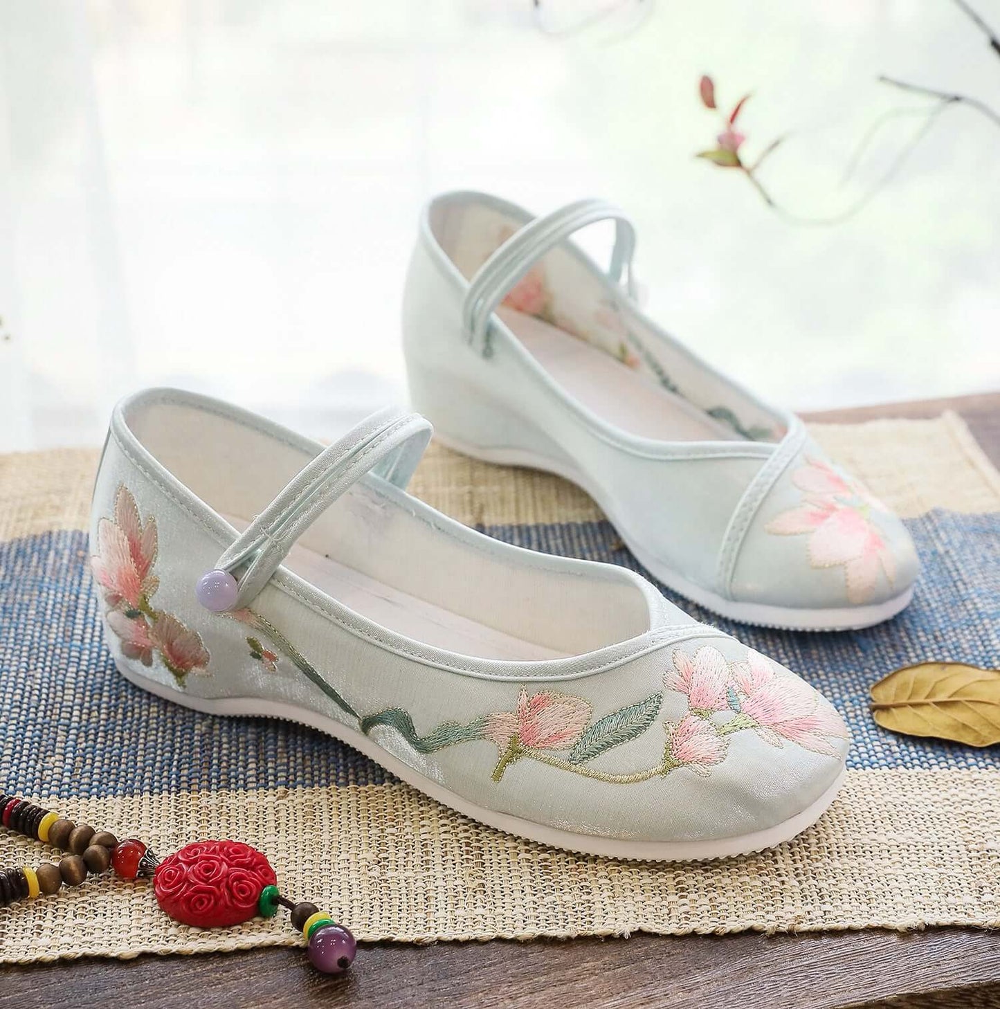 Jinyu Hanfu shoes, female ancient wind, old Beijing cloth shoes, spring, autumn, comfort, soft, increase, national wind embroidered shoes