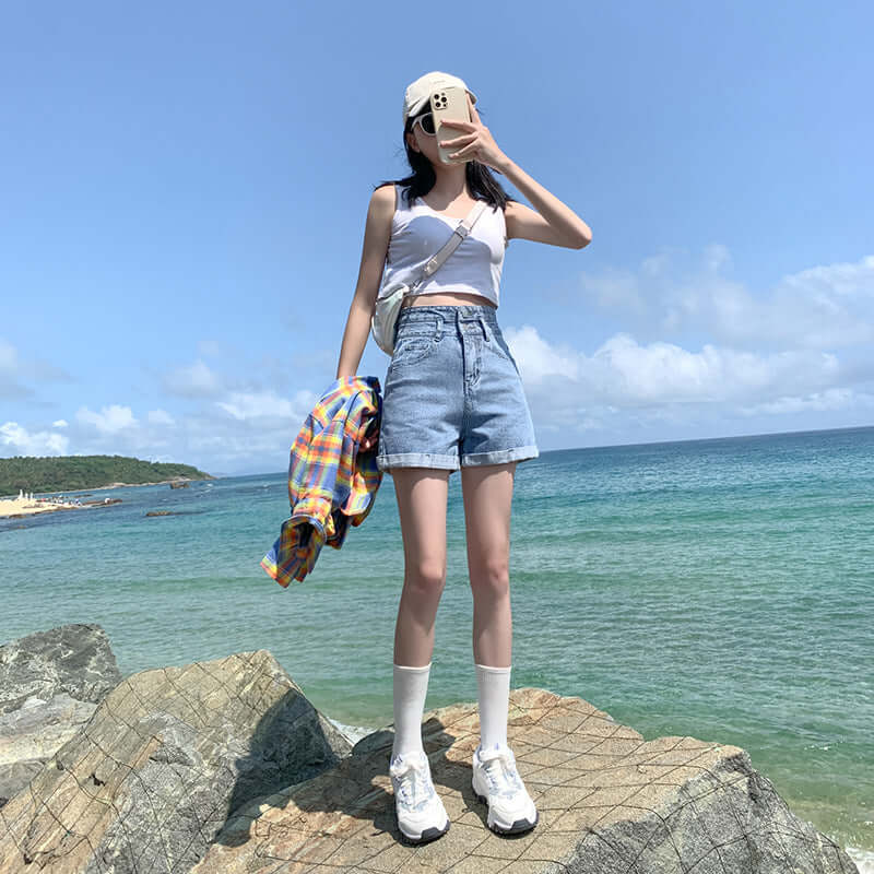 Denim shorts female 2021 summer new ultra high waist loose double buckle thin flake explosion model white hot pants female