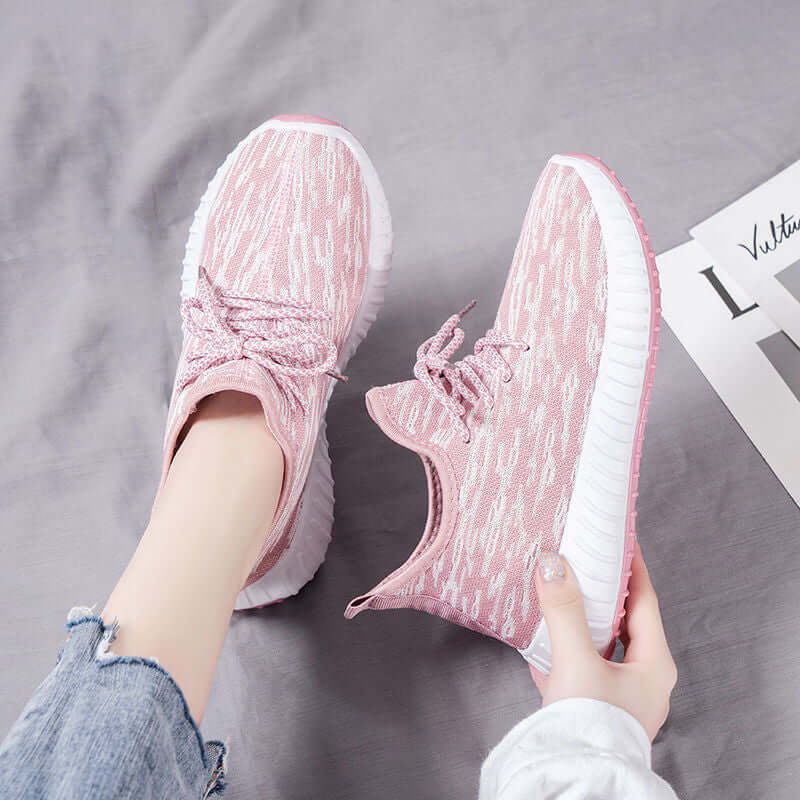 Summer women's shoes sports women's shoes old Beijing cloth shoes women's flying shoes Korean version casual running shoes mother shoes