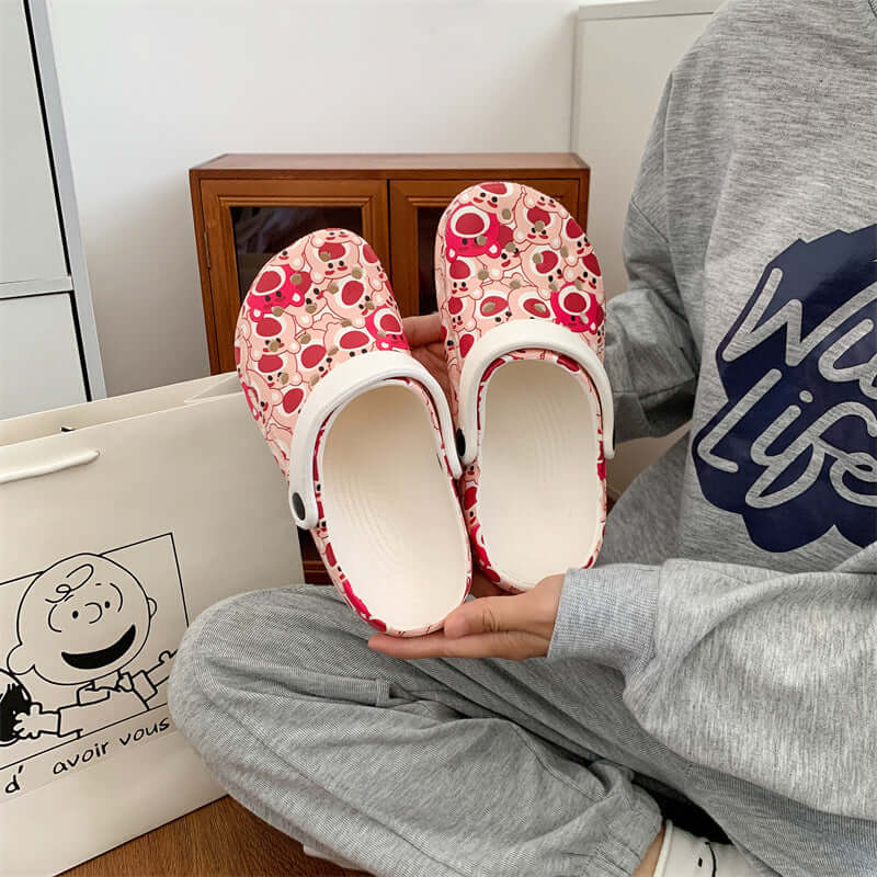 Hole shoes ins cute cartoon strawberry bear girl heart Baotou soft bottom thick bottom outerwear stepping on feces feeling sandals and slippers for women