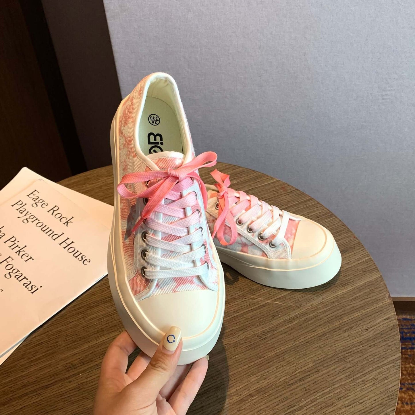 Hui Xi 2021 summer dressing gradient straps canvas shoes female Korean version of the new red big shoes Chic small white shoes