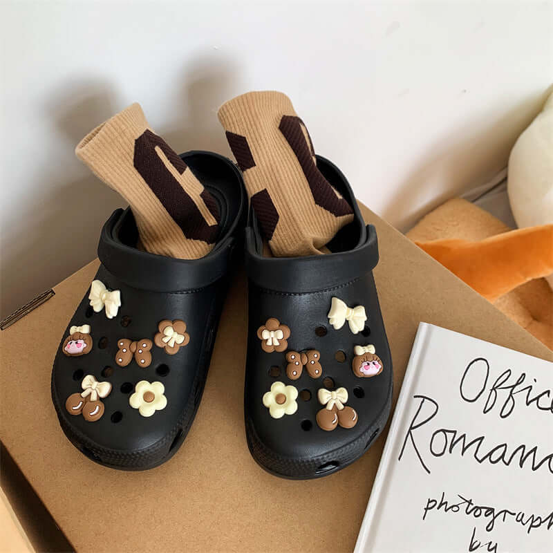 Hole shoes ins cute cartoon strawberry bear girl heart Baotou soft bottom thick bottom outerwear stepping on feces feeling sandals and slippers for women