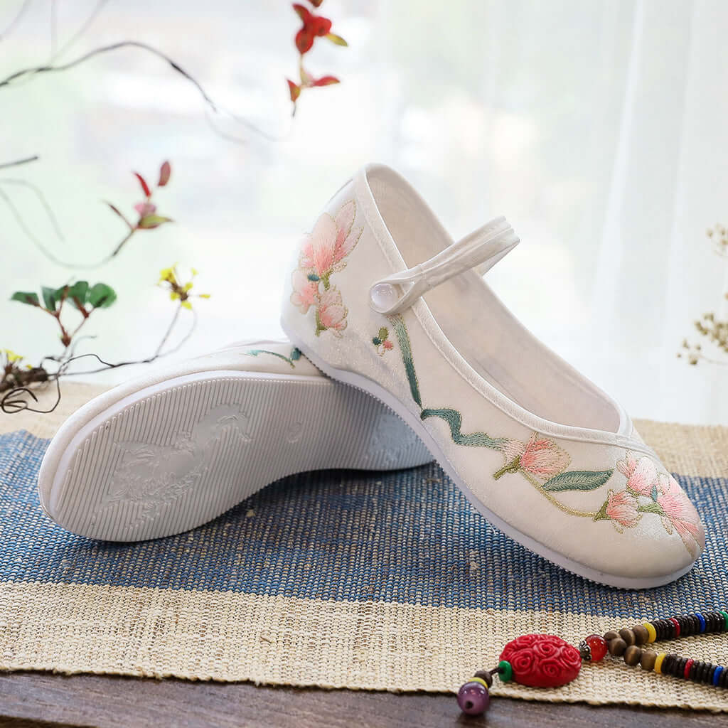 Jinyu Hanfu shoes, female ancient wind, old Beijing cloth shoes, spring, autumn, comfort, soft, increase, national wind embroidered shoes