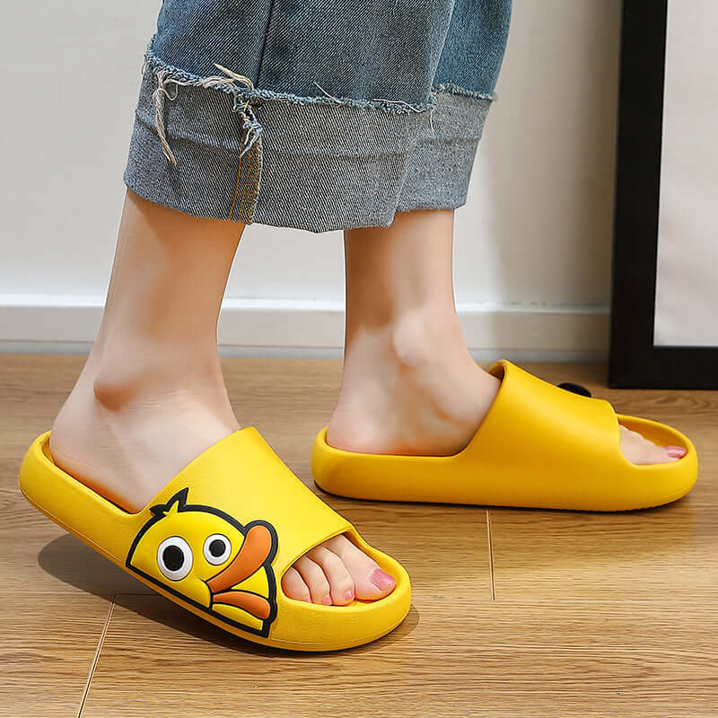 Slippers female summer wear 2021 new cartoon couple duck sandal slip women's beach casual thick bottom word drag