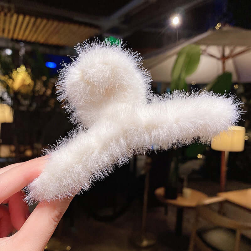 Hairpool plush grip 2021 new female Maoqiu winter large shark hair card back brain spoon clip head