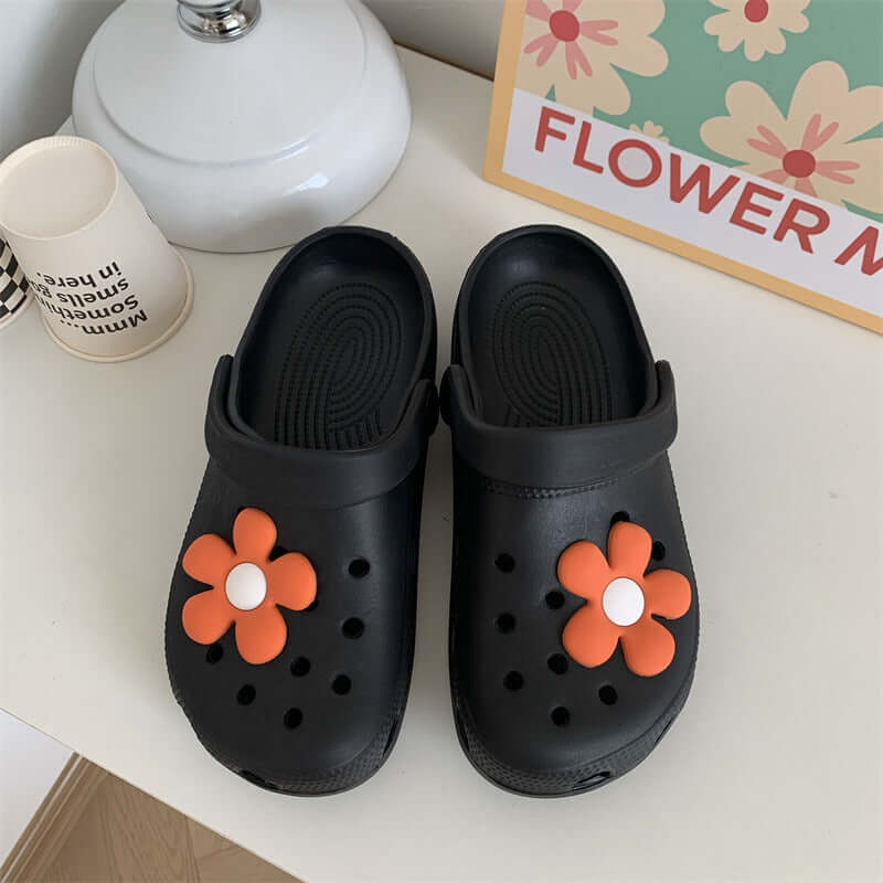 Hole shoes ins cute cartoon strawberry bear girl heart Baotou soft bottom thick bottom outerwear stepping on feces feeling sandals and slippers for women