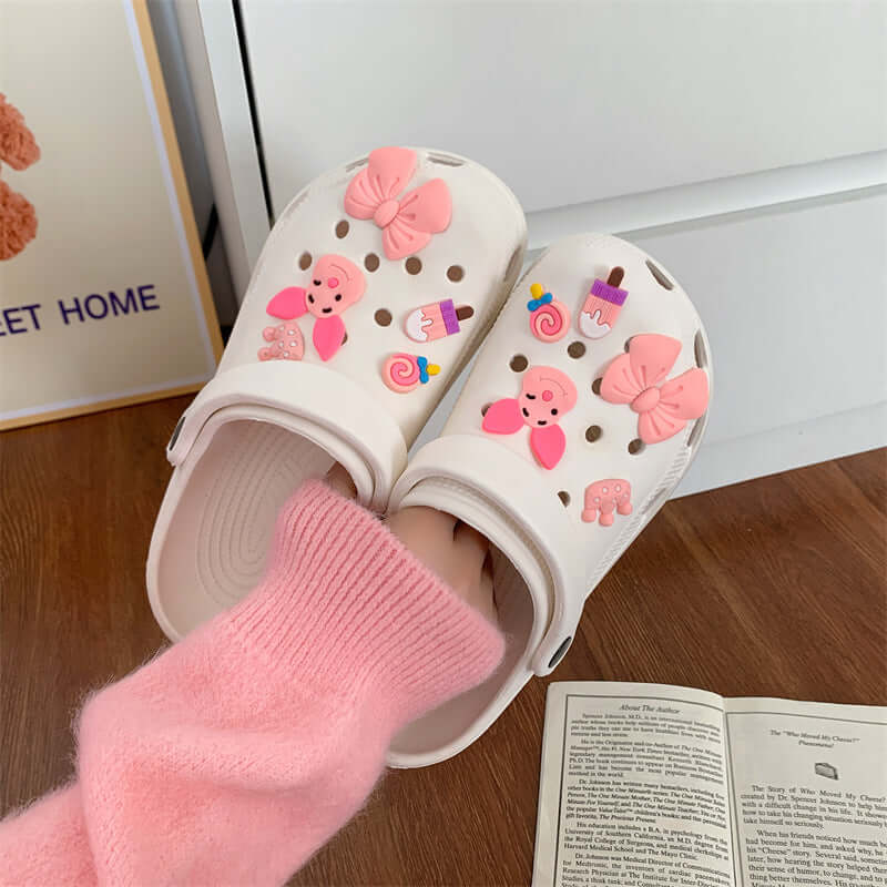 Hole shoes ins cute cartoon strawberry bear girl heart Baotou soft bottom thick bottom outerwear stepping on feces feeling sandals and slippers for women