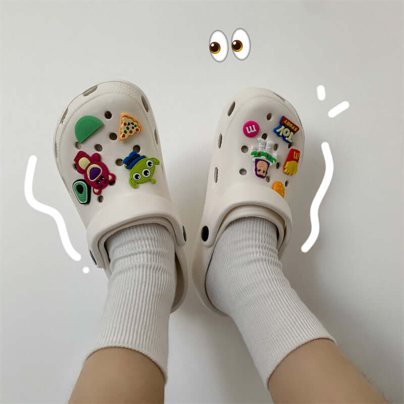 Hole shoes ins cute cartoon strawberry bear girl heart Baotou soft bottom thick bottom outerwear stepping on feces feeling sandals and slippers for women